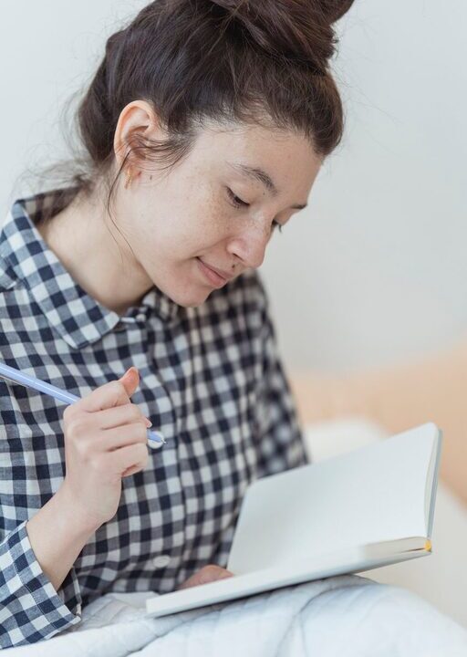 Beginner Guide to Journaling Every Day for a Happier Mind